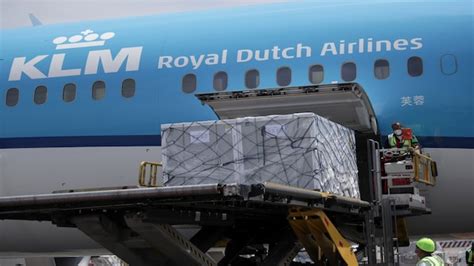 777 prayer|Technical problem forces Boeing 777 operated by KLM to return .